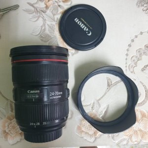 Canon EF 24–70mm lens f2.8L II USM $1450 (1).jpg