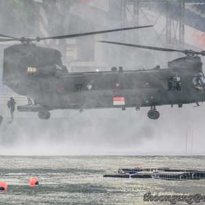 3 - 6.16pm Chinook with naval divers