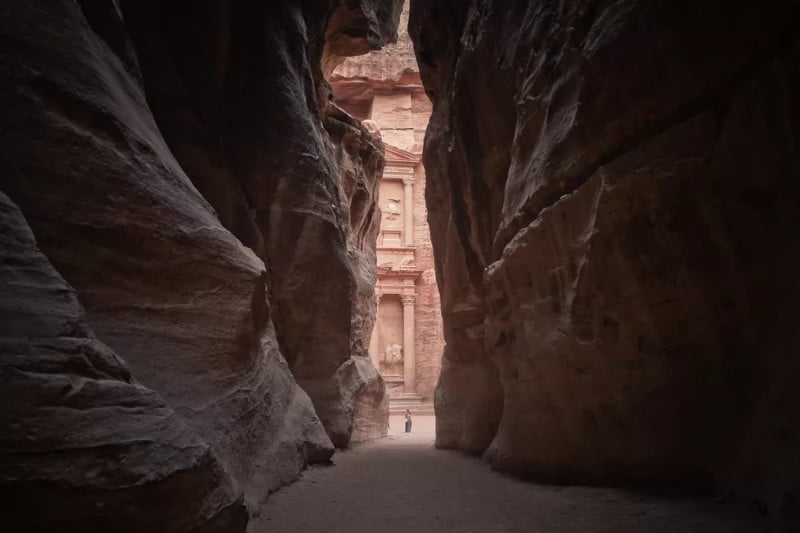 Entrance-Petra-Treasury-How-To-Visit-1.jpg-800x533.jpg