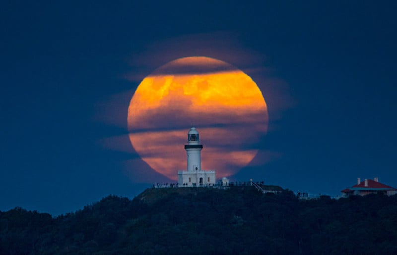 cape-byron-lighthouse-australia-moon-bob-charlton-800x515.jpg