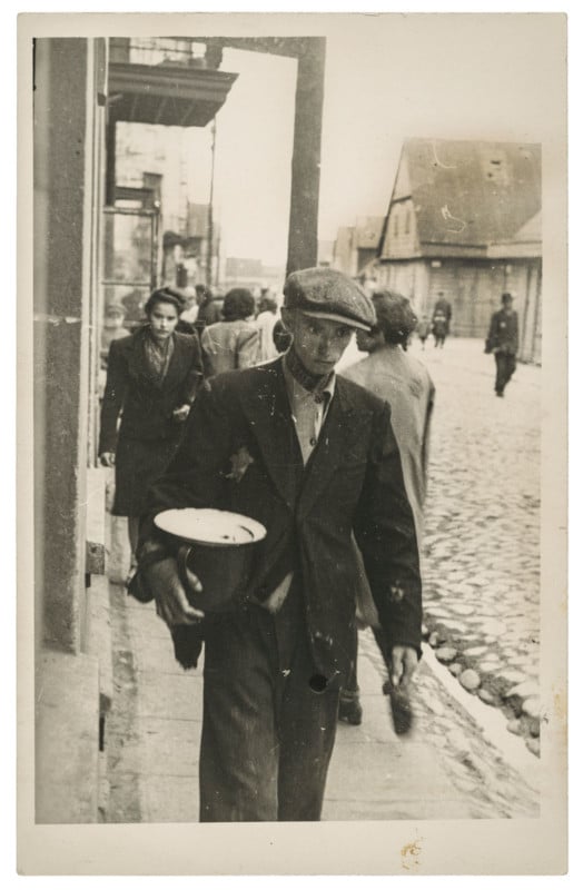 Untitled from Litzmann (Lodz) Ghetto Henryk Ross (Polish, 1910–1991) 1940–1945 Photograph, gelatin silver print *Gift of Howard Greenberg in honor of Jacques Preis *Courtesy, Museum of Fine Arts, Boston Untitled from Litzmann (Lodz) Ghetto Henryk Ross (Polish, 1910–1991) 1940–1945 Photograph, gelatin silver print *Gift of Howard Greenberg in honor of Jacques Preis *Courtesy, Museum of Fine Arts, Boston