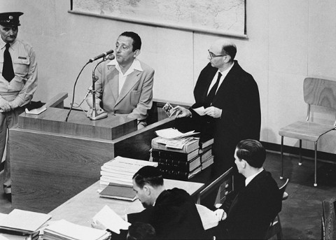 Gideon_Hausner_questions_witness_Henryk_Ross_during_Eichmann-Trial_USHMM_No_65274.jpg