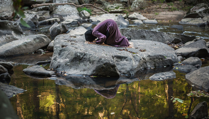 'Places You'll Pray' Captures Muslims Expressing Their Faith in Unexpected Places