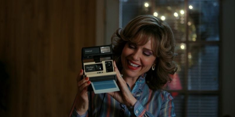 Polaroid-Photo-Camera-Used-by-Cara-Buono-Karen-in-Stranger-Things-2-800x400-800x400.jpg