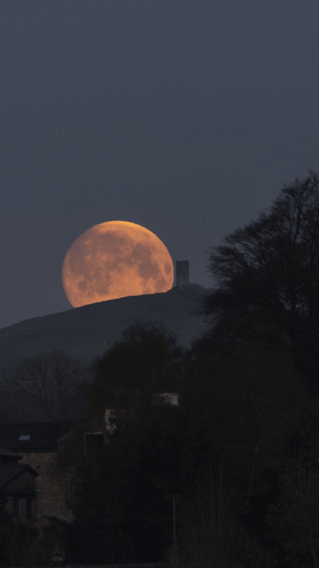 Animation-Moon-over-Blacko-Tower-Lee-Mansfield-450x800.gif