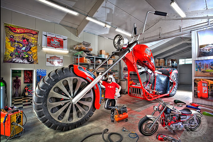 Fabio-Reggiani-Tallest-rideable-motorcycle.jpg