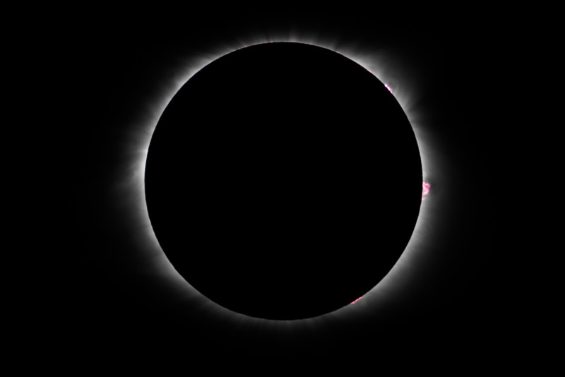 julian-diamond-solar-eclipse-photography-petapixel-12-800x534.jpg