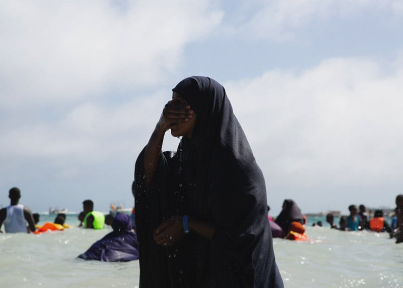 somalian-photojournalist-fardowsa-hussein-petapixel-6-800x571.jpg