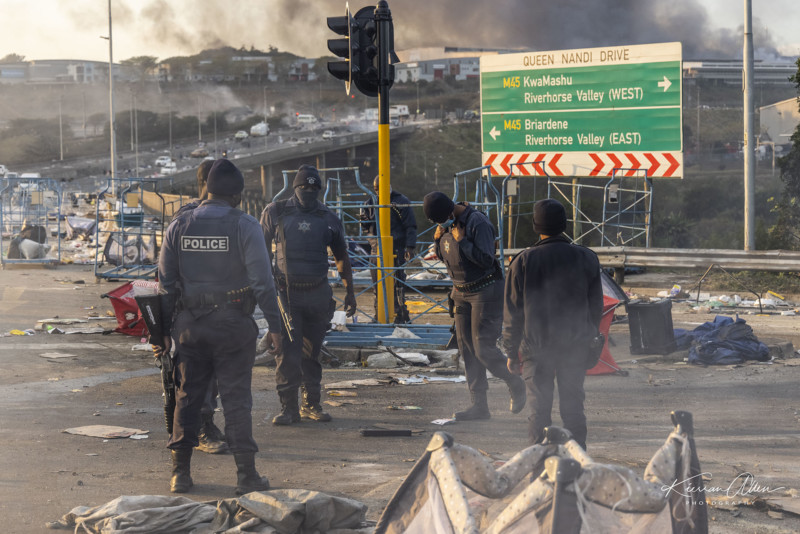 south-africa-riots-unrest-allen-petapixel-6-800x534.jpg
