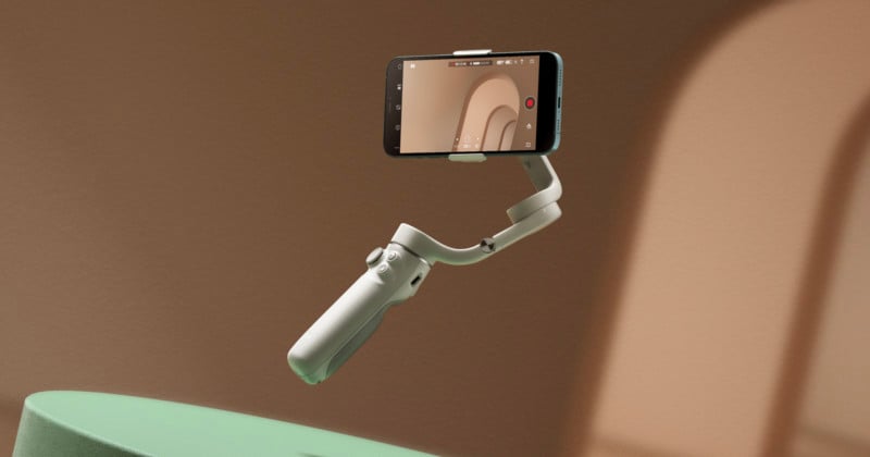 The-DJI-OM-5-is-a-Telescoping-Selfie-Stick-and-Gimbal-Hybrid-800x420.jpg