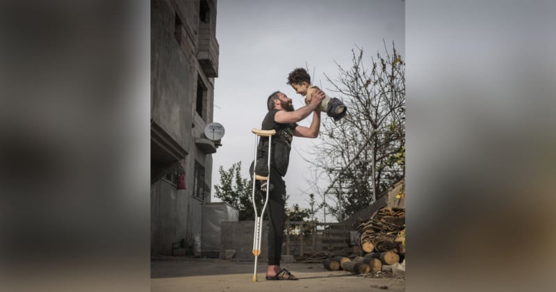 Emotional-Shot-of-Father-Holding-Son-Wins-Siena-Photo-Awards-2021-800x420.jpg