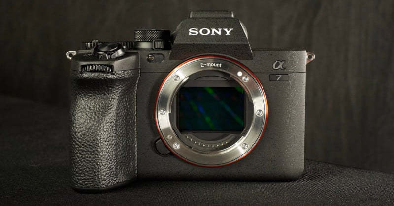 Sony-Launches-the-Alpha-7-IV-A-33MP-True-Hybrid-Full-Frame-Camera-800x420.jpg