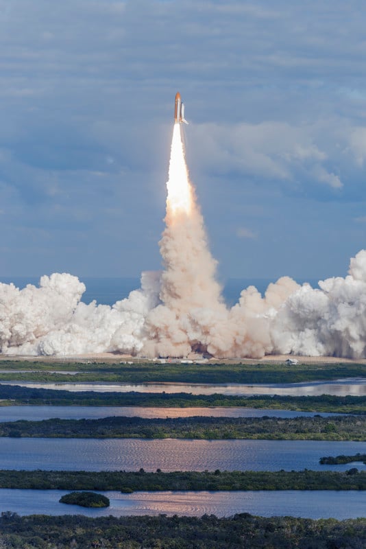 sts-129-launch-from-vab-roof-534x800.jpg