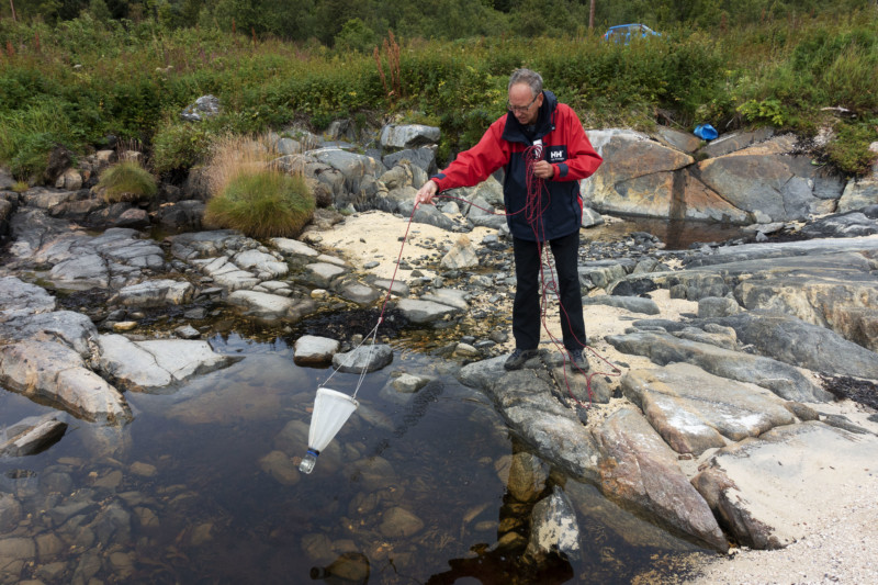 Jan van IJken using his plankton net Jan van IJken using his plankton net