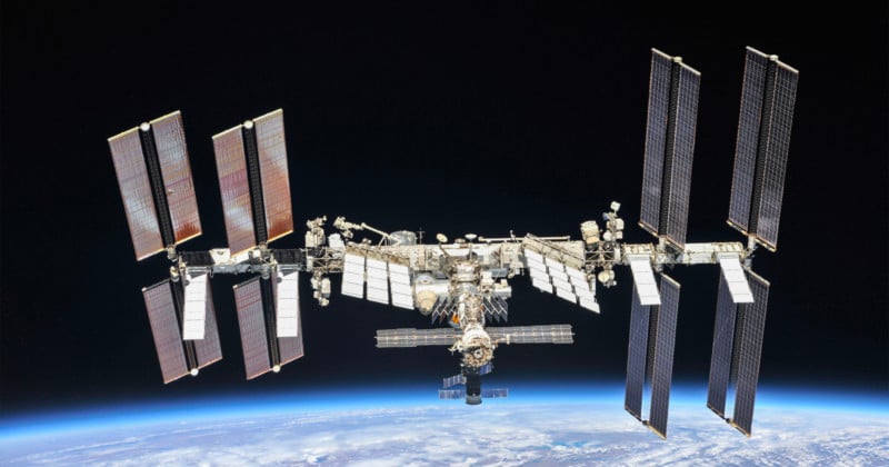 Japanese-Billionaire-Takes-Stunning-Timelapse-of-Earth-from-the-ISS-800x420.jpg