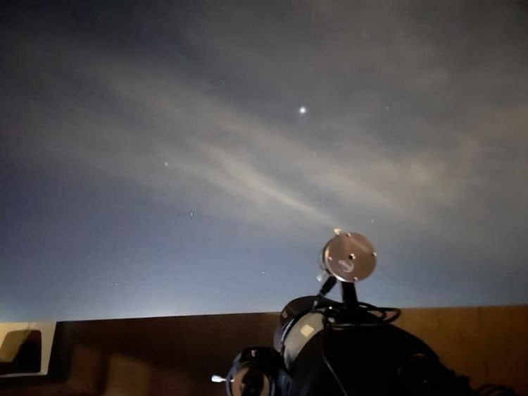Photographer Andrew McCarthy's telescope pointed at Comet Leonard