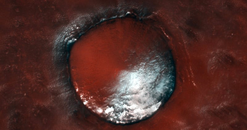 ESA-Publishes-Stunning-Photo-of-a-2.5-Mile-Wide-Icy-Martian-Crater-1-800x420.jpg